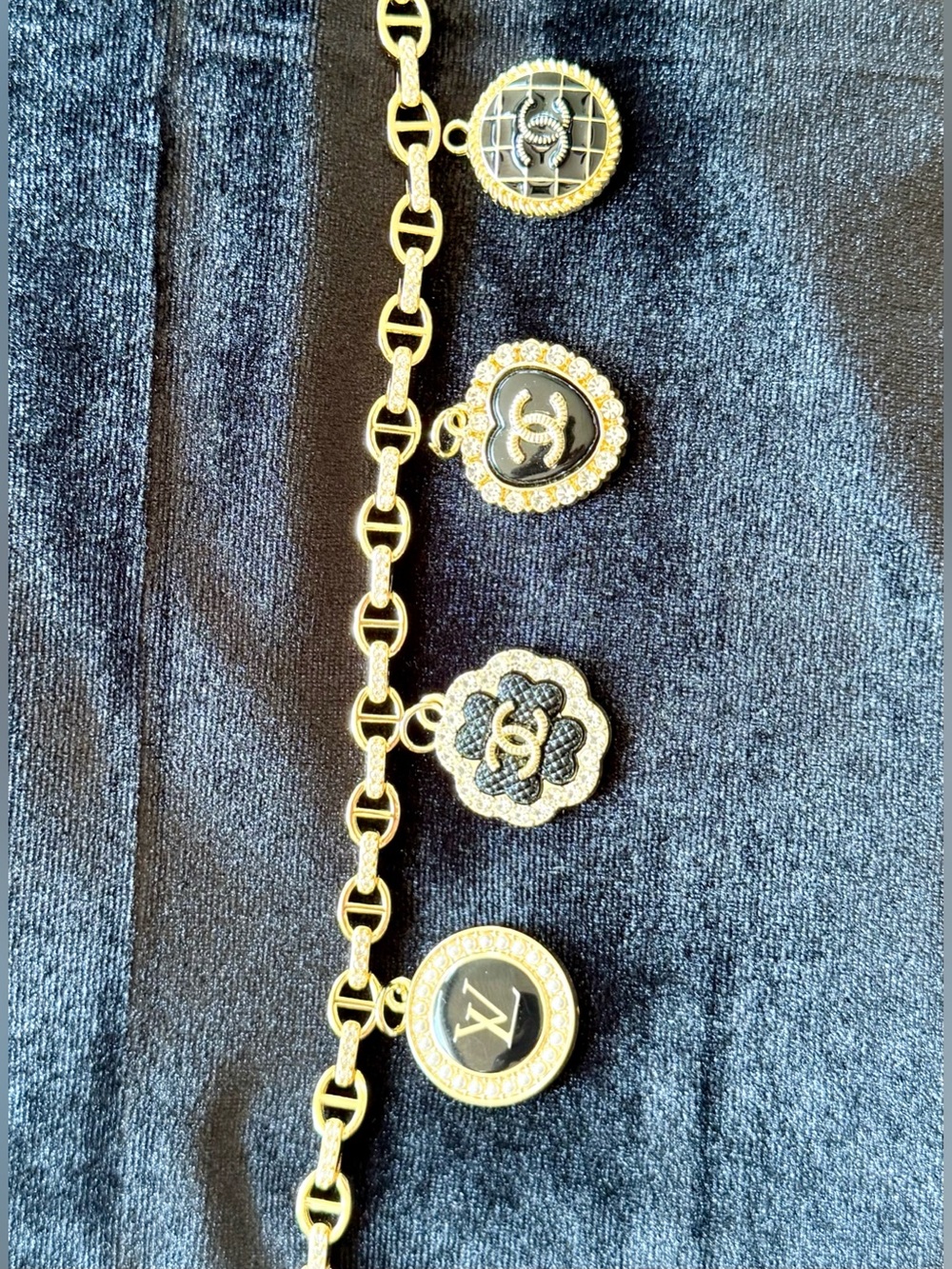 Gold-Tone Pig ๐ฝ Nose Link Bracelet with Black CHANEL Camellia Charm - Picture 8 of 9